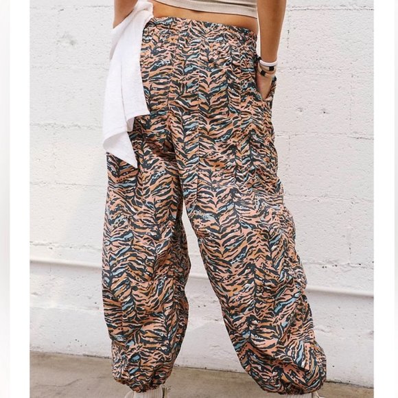 Free People Movement Zephyr Funky Print Balloon Baggy Drawstring Pants - Picture 4 of 9